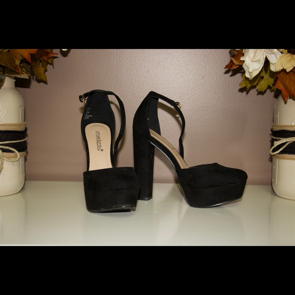 Sabrina Round Toe Pump